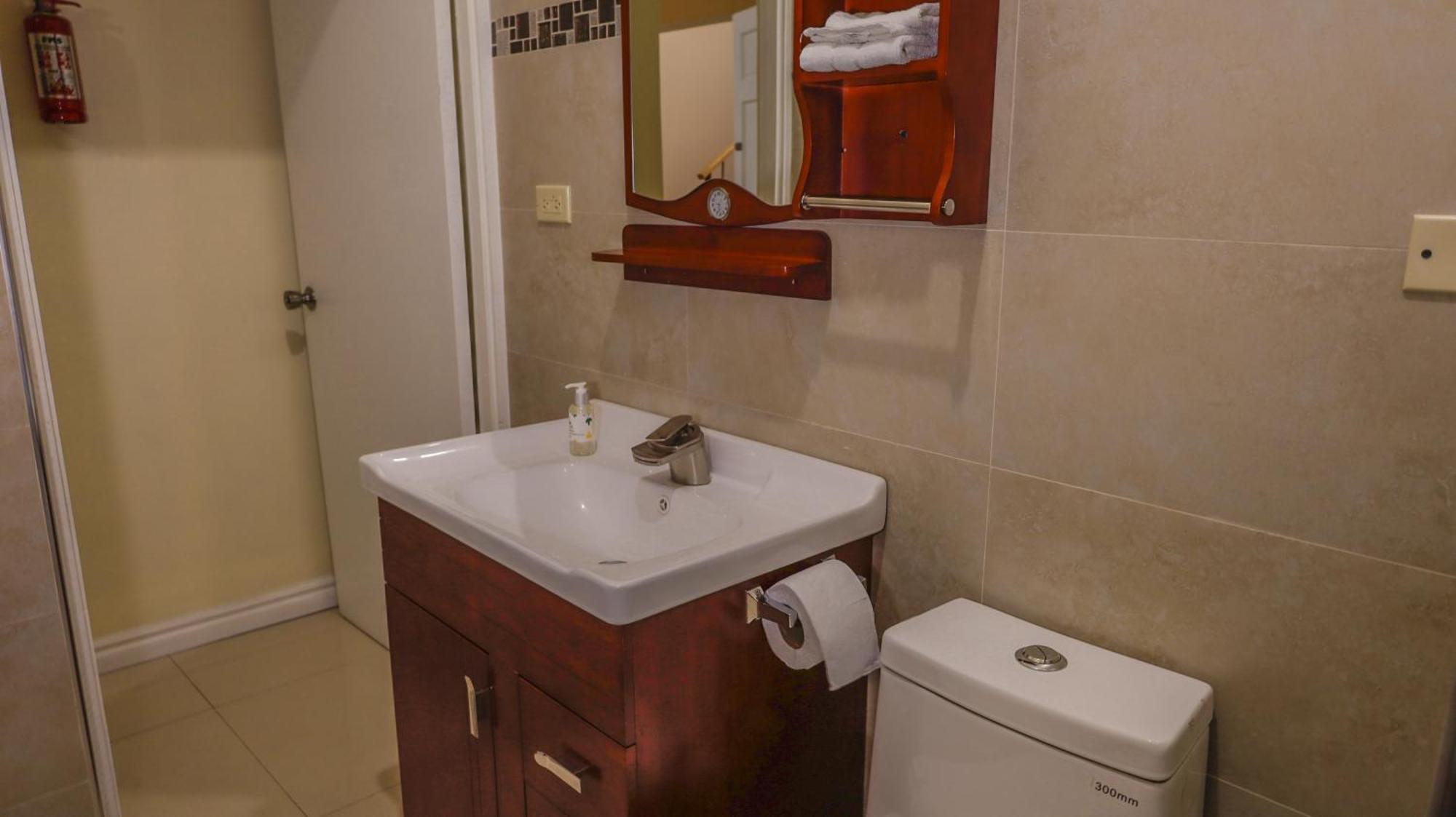 Ivs Bed And Breakfast Kingston Ngoại thất bức ảnh